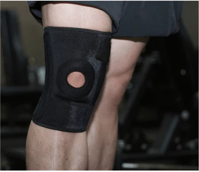 Rugó által támogatott térdtartó